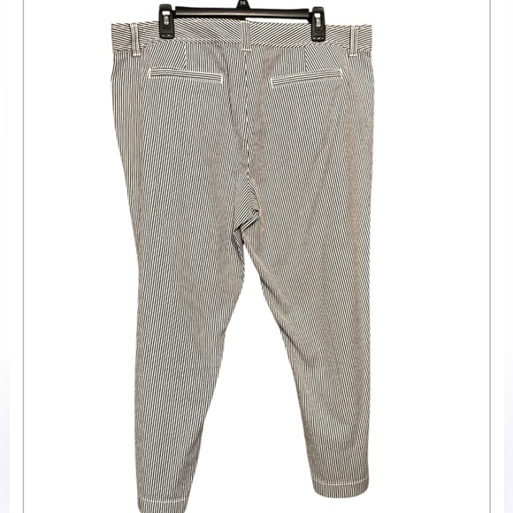 Loft crop Striped Black and White crop Pants size 14 - Picture 2 of 6